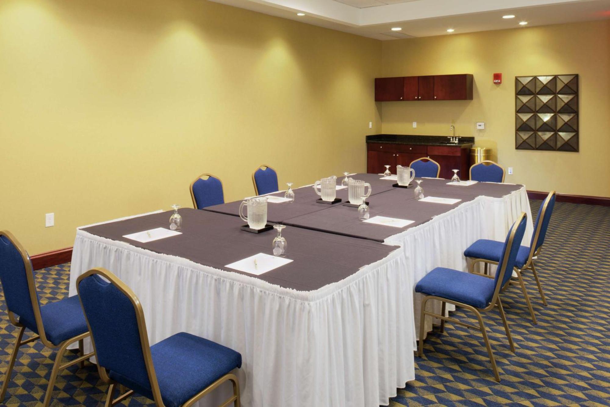 Doubletree By Hilton Greensboro Eksteriør billede