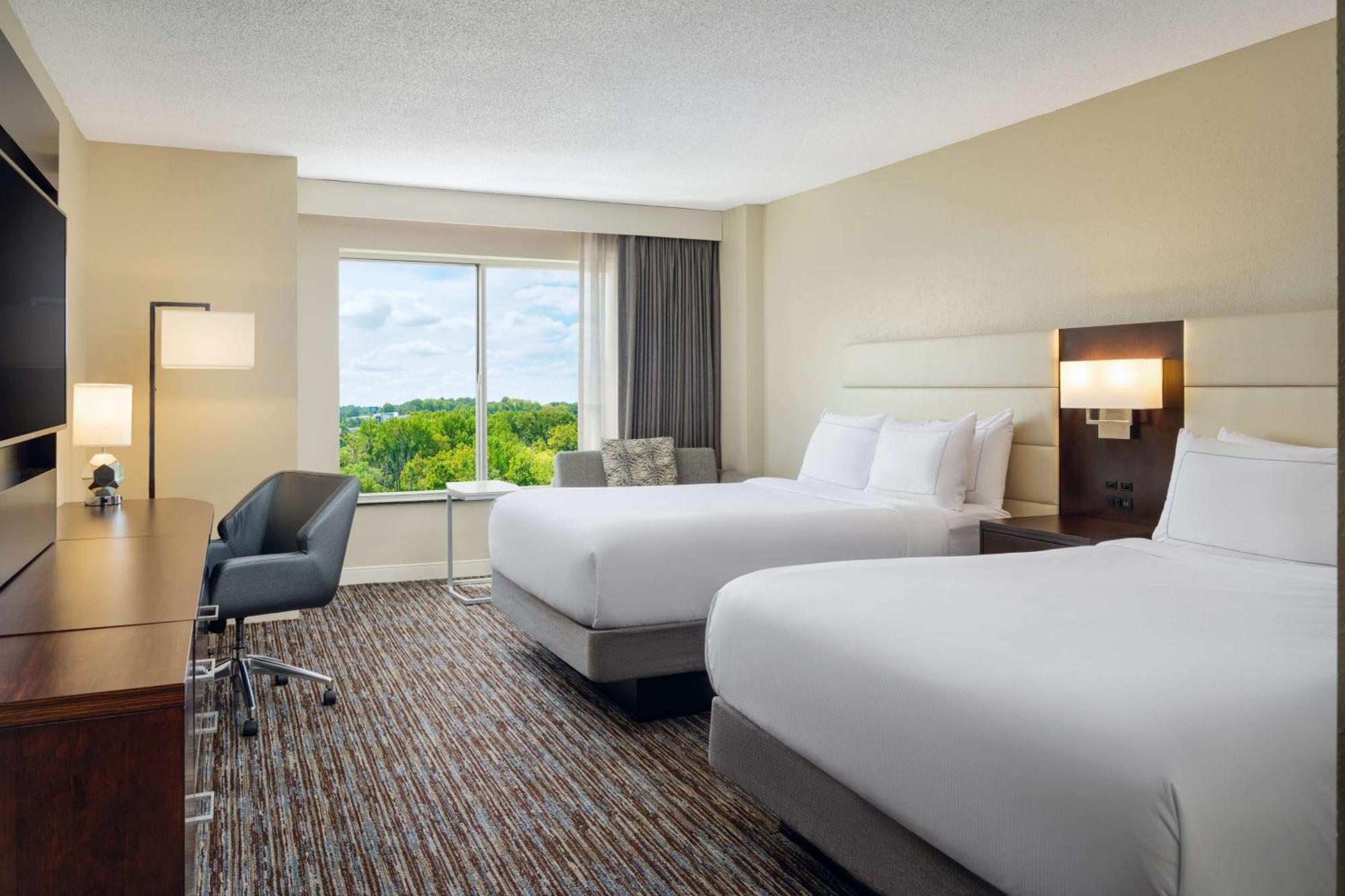Doubletree By Hilton Greensboro Eksteriør billede
