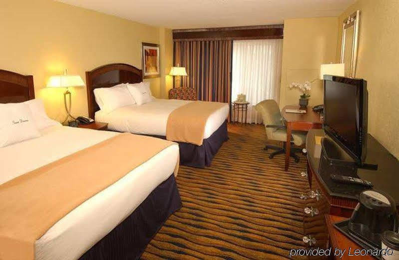 Doubletree By Hilton Greensboro Eksteriør billede